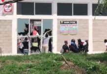Video: destrozan casa de campaña de candidato de RSP en Edomex