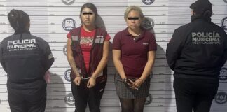 Detienen a dos mujeres por presunto robo de identidad y fraude a abuelitos en Neza
