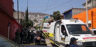 Ejecutan a dos personas en Tlalnepantla; cuerpos permanecieron más de 9 horas en la vía pública