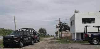 Hallan cuerpo embolsado a un costado de las vías del tren en Valle de Chalco