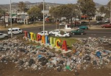 Recolectores acusan a directora de Servicios Públicos de Ixtapaluca por extorsión y protestan en Palacio Municipal