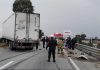 Una mujer y un niño mueren al derrapar en moto frente a tráiler en la Texcoco- Calpulalpan