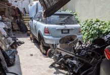 Aseguran en Nezahualcóyotl dos toneladas de autopartes robadas en cateo