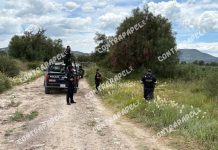 Hallan a mujer acribillada y con mensaje de “limpia” en Otumba