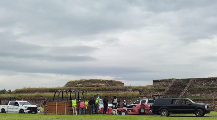 Globo aerostático aterriza en pirámides de Teotihuacán; INAH cobra entrada a 25 pasajeros