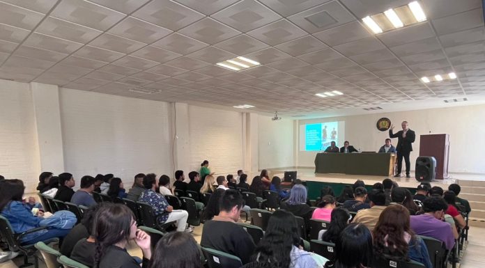 Jesús Cuanalo impulsa el emprendimiento y la visión sostenible entre jóvenes de la UAEM Texcoco