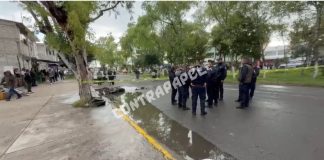 Mueren dos menores atropellados por grúa frente a banco del Bienestar en Ecatepec