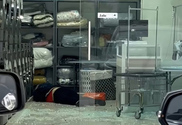 Ataque armado en Plaza Arkana deja dos muertos y un lesionado en ...