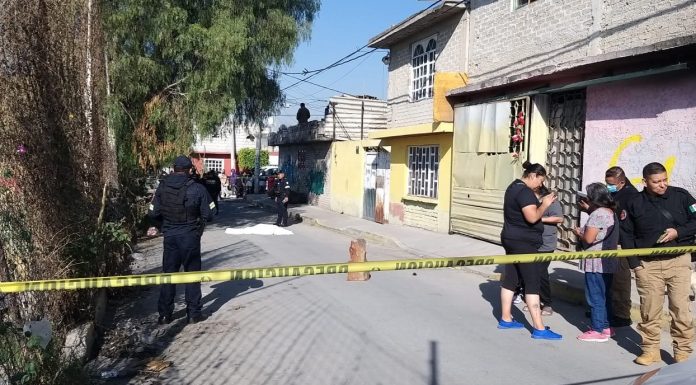 Asesinan a balazos a mujer en Ecatepec; agresores huyen en motocicleta