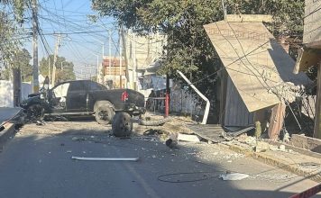 Camioneta se impacta contra casa en Tulantongo, Texcoco; hay 2 lesionados