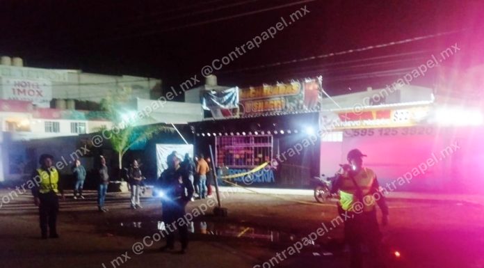 Acribillan a hombre dentro de negocio de micheladas en Teotihuacán; atacantes huyeron en motocicleta