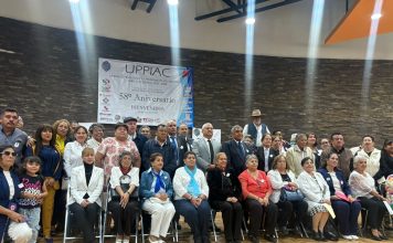 Pensionados del ISSEMYM exigen pagos y medicamentos durante aniversario en Texcoco